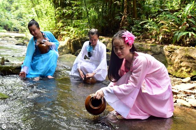 七夕節(jié)農(nóng)村的家里還韌針，烙“七巧餅”么？你們那里“七夕”都有什么風(fēng)俗習(xí)慣？